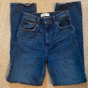 Abercrombie 90’s Straight Ultra High Rise - Size 2R